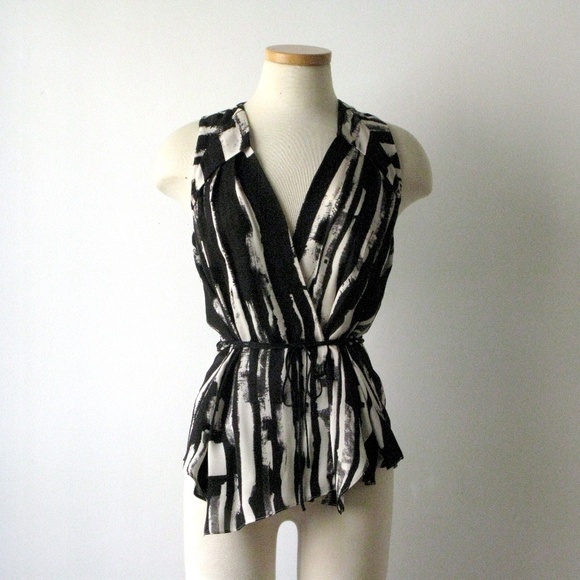 Max Azria Black & White Abstract Print Silk Wrap Blouse Size XXS - Picture 1 of 5